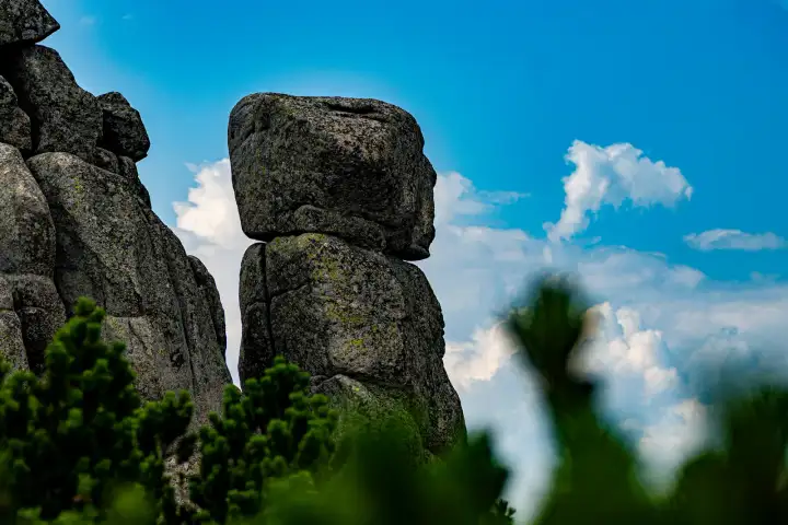 Wysokie granitowe skały